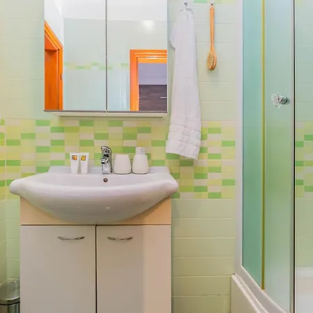 Beachfront * Jesenice (Split-Dalmatia)