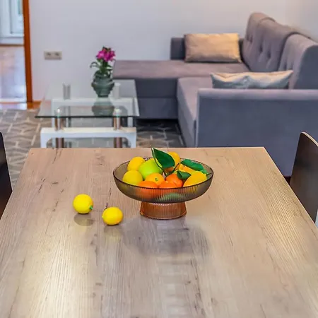 Beachfront Apartment Jesenice (Split-Dalmatia)